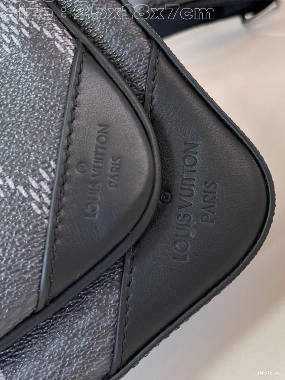 WIS LOUIS VUITTON TRIO MESSENGER 1001